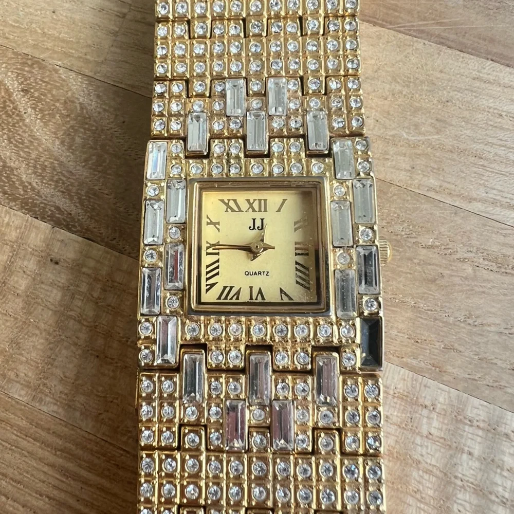JJ ladies gold tone cocktail bracelet watchNEW BATTERY